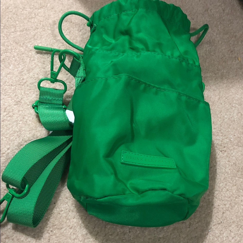🆕Drunk Elephant NWOT, Kelly green, cross body bag w/pocket, drawstring + belt - Picture 2 of 6